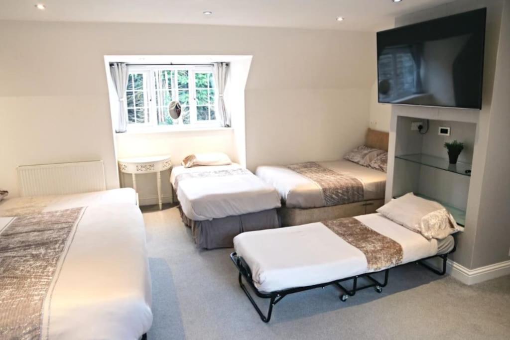 Hen & Stag Retreat Weekend Stay Sleeps 10 To 30 เทตฟอร์ด ภายนอก รูปภาพ