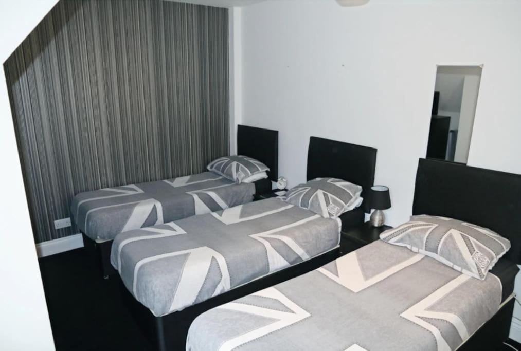 Hen & Stag Retreat Weekend Stay Sleeps 10 To 30 เทตฟอร์ด ภายนอก รูปภาพ