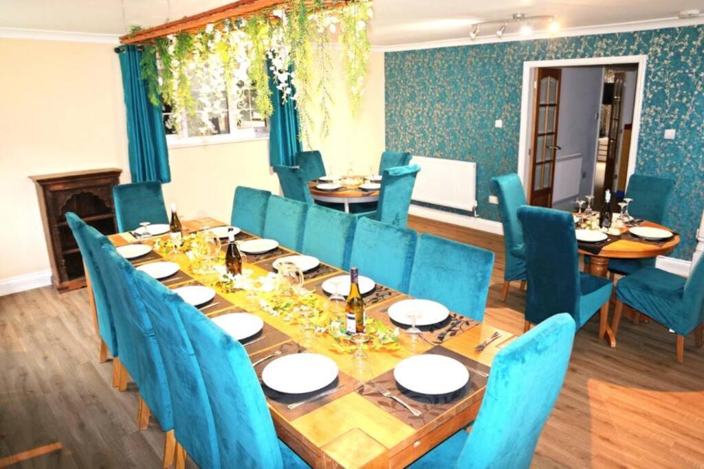 Hen & Stag Retreat Weekend Stay Sleeps 10 To 30 เทตฟอร์ด ภายนอก รูปภาพ